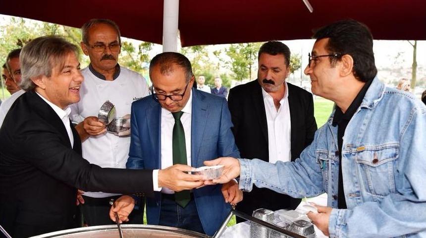 Başkan Demircan Aşure Dağıttı