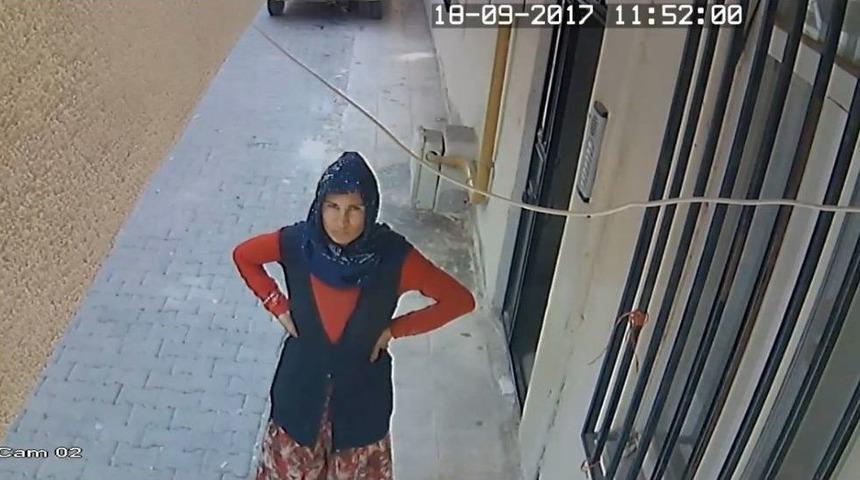 Hırsızlık Ş&uuml;phelisi Kadınlar Kamera G&ouml;r&uuml;nt&uuml;lerinden Yakalandı