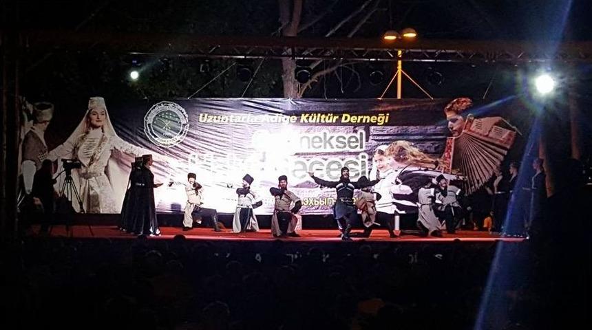 &Ccedil;erkezler Geleneksel Haluj Gecesi&rsquo;nde Doyasıya Eğlendi