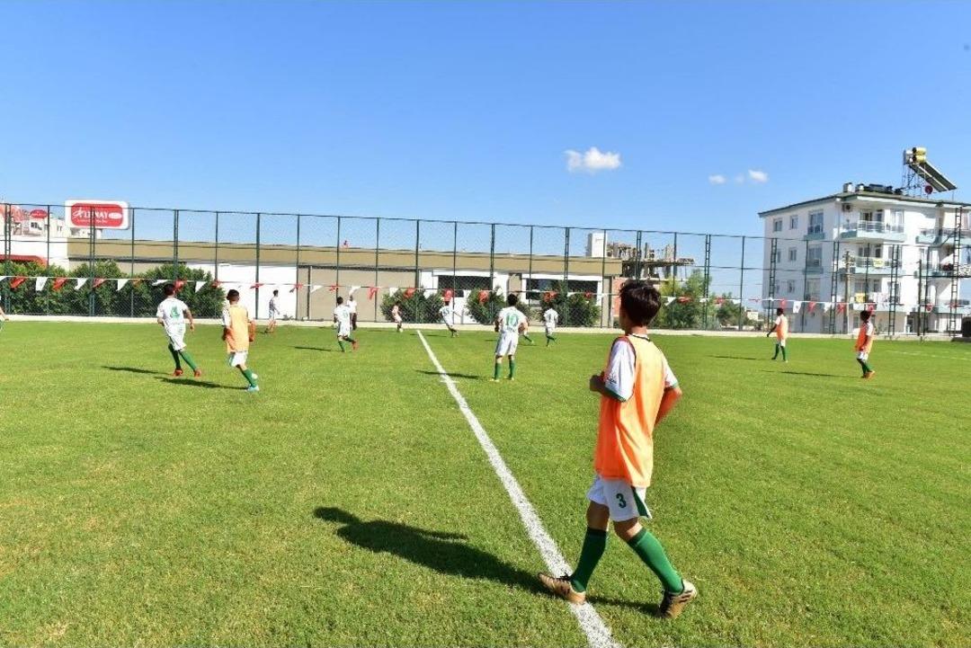 Kepez&rsquo;den Varsak&rsquo;a Semt Futbol Sahası