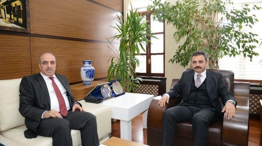 Başkan K&uuml;lc&uuml;&rsquo;n&uuml;n Dsi Ve Karayolları İle Yoğun Mesaisi