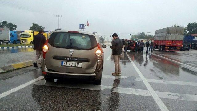 Kocaeli’de Zincirleme Trafik Kazası: 4 Yaralı