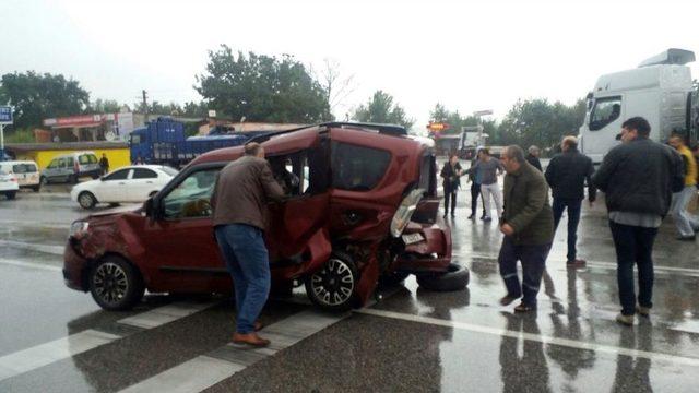 Kocaeli’de Zincirleme Trafik Kazası: 4 Yaralı