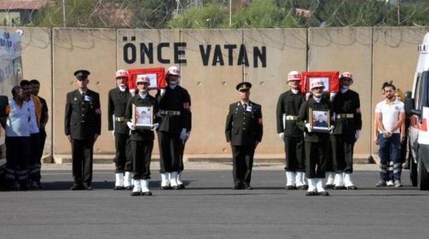 Diyarbakır'da Şehit Korucular G&ouml;zyaşıyla Uğurlandı