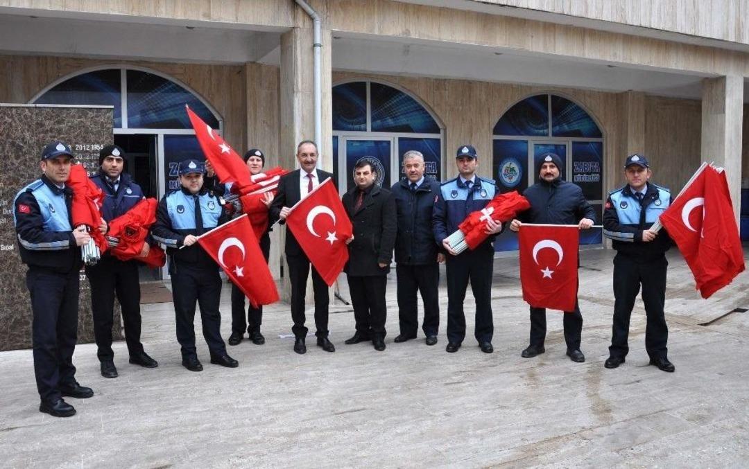 Afrin Operasyonuna Destek İ&ccedil;in 2 Bin Bayrak Dağıtıldı