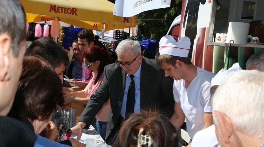 Kırklareli Belediyesi 4 Bin Aşure Dağıttı