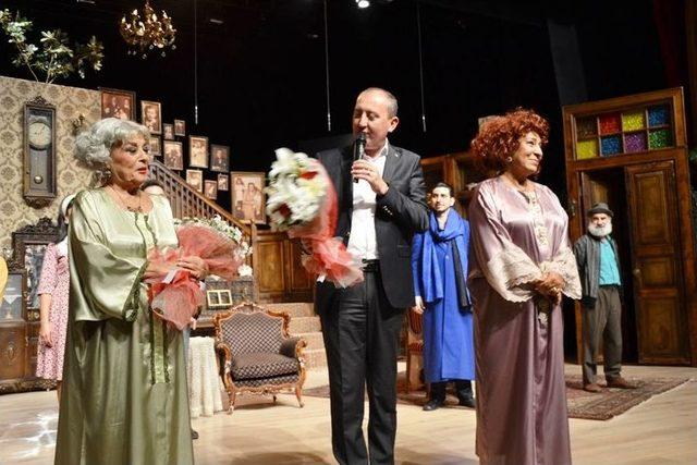 Ünlü Broadway Oyunu ’ahududu’, Biga’da Sahnelendi