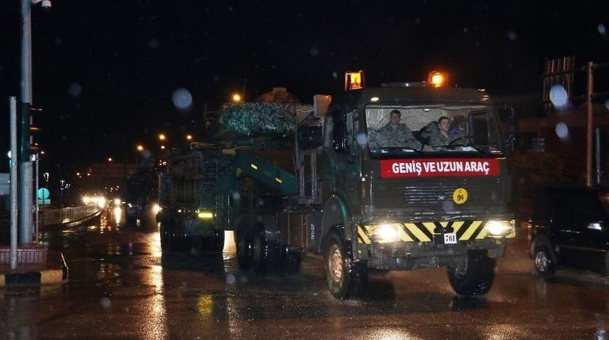 Hatay Sınırına Tank Sevkiyatı Sürüyor