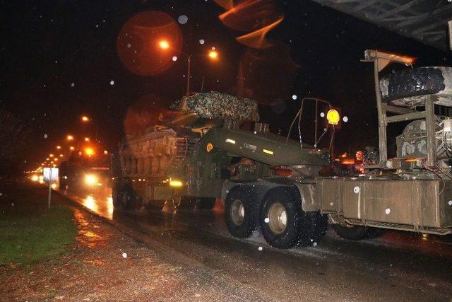 Hatay Sınırına Tank Sevkiyatı Sürüyor