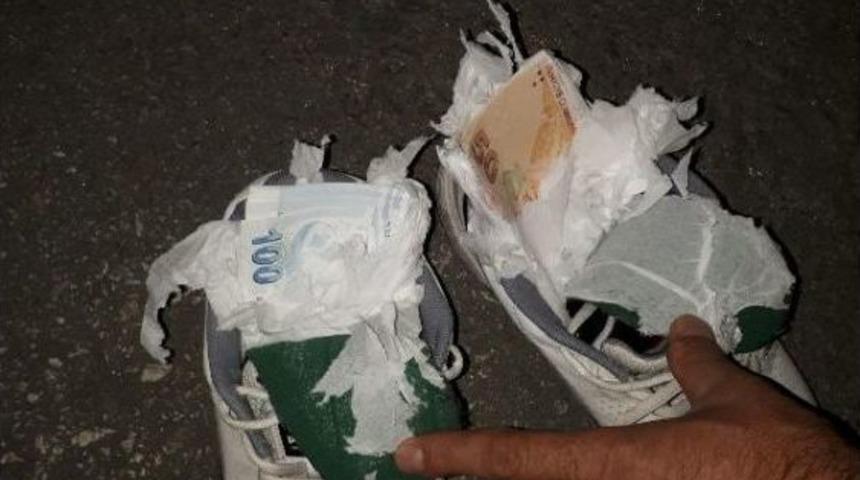 Ayakkabısından Sahte Paralar &Ccedil;ıktı