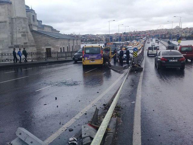 Unkapanı Köprüsü Girişinde Kaza: 1 Yaralı