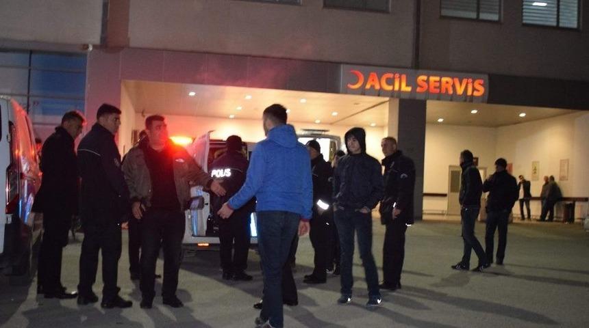 Hastane Acilinde Bı&ccedil;aklı Kavga: 1 Yaralı, 7 G&ouml;zaltı