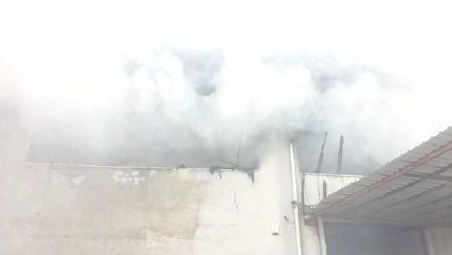 Hadımköy de Lojistik Deposunda Yangın (1) 1