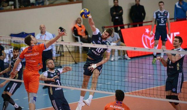 Voleybol Efeler Ligi: Arkas Spor: 3 - İnegöl Belediyespor: 0