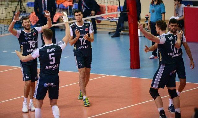 Voleybol Efeler Ligi: Arkas Spor: 3 - İnegöl Belediyespor: 0