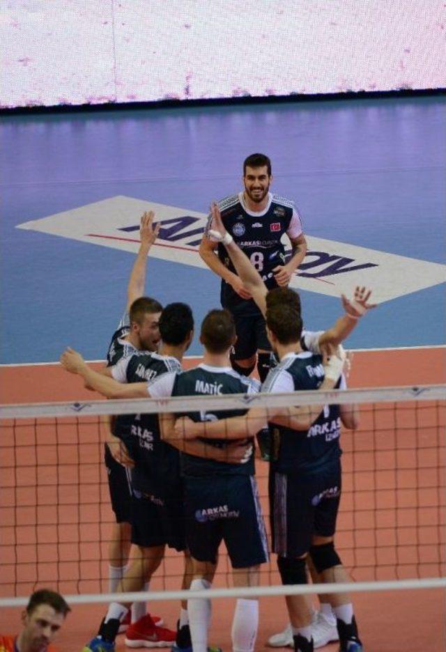 Voleybol Efeler Ligi: Arkas Spor: 3 - İnegöl Belediyespor: 0