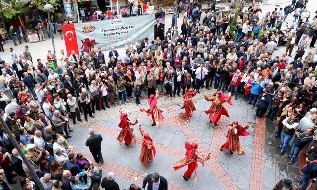 Taşdelen, Kızılay’da Vatandaşlara Aşure Dağıttı