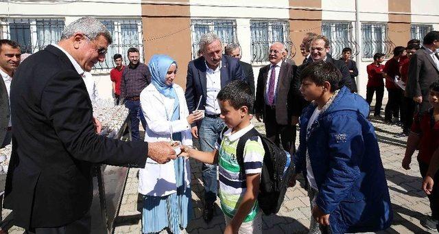 Başkan Karaosmanoğlu Derince’de Aşure Etkinliğine Katıldı