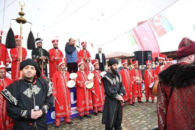 Başkan Üzülmez, Trabzonluları Mutlu Günlerinde Yalnız Bırakmadı