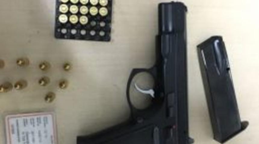 Adana&rsquo;da Ruhsatsız Tabanca Ele Ge&ccedil;irildi