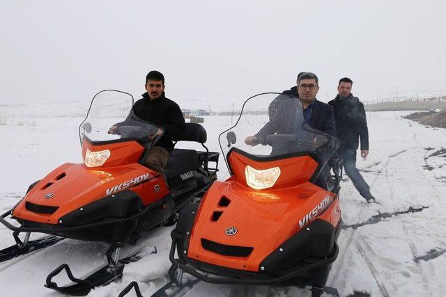 Kepçeyle Taşınan Hastalardan Etkilenen Kaymakam Kar Motoru Aldı