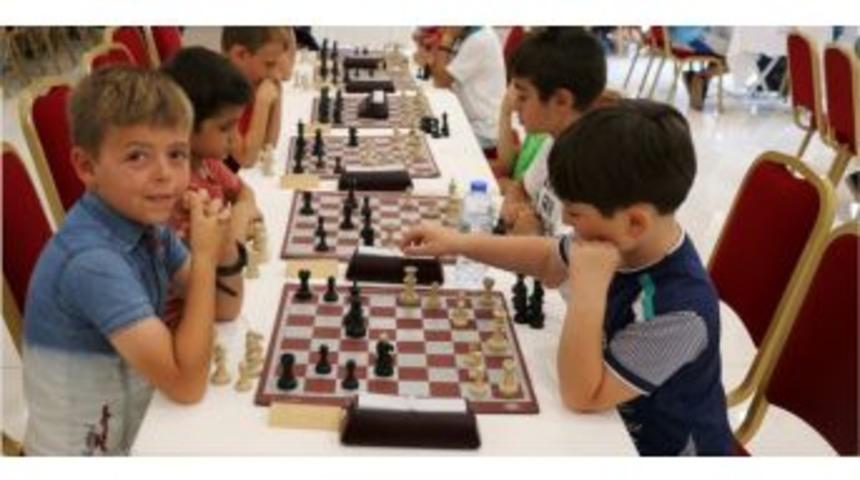 Bayrami&ccedil;&rsquo;te Satran&ccedil; Turnuvası