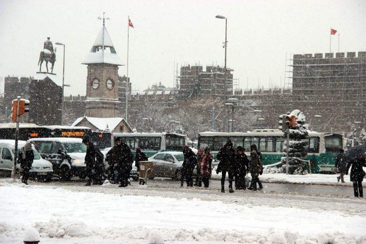 Kayseri’de Kar Yağışı Etkili Oldu, Ortaya Kartpostallık Görüntüler Çıktı G4