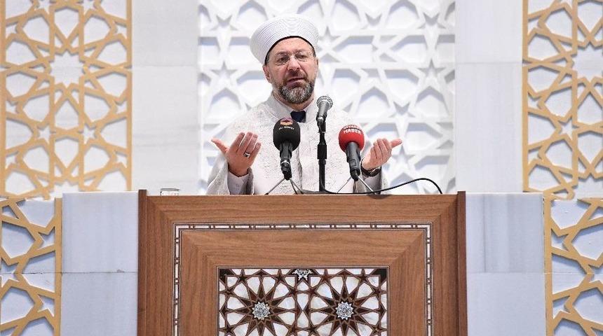 Diyanet İşleri Başkanı Erbaş, Gen&ccedil;lerle Birlikte Mehmet&ccedil;iğe Dua Etti