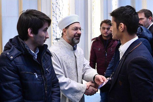 Diyanet İşleri Başkanı Erbaş, Gençlerle Birlikte Mehmetçiğe Dua Etti