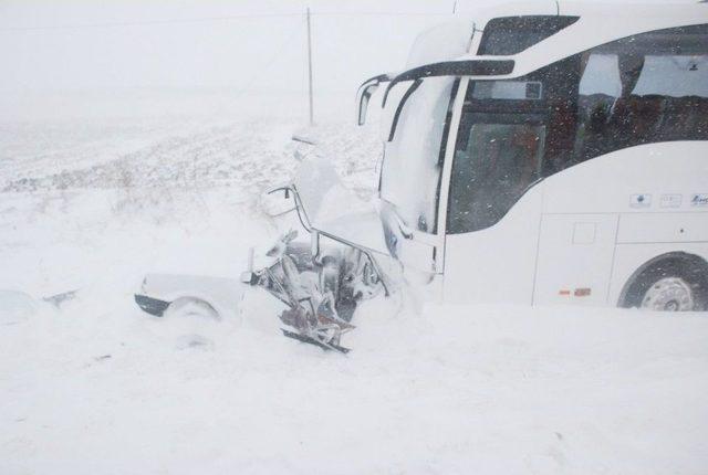 Tokat’ta Yolcu Otobüsü Otomobile Çarptı: 1 Ölü, 3 Yaralı