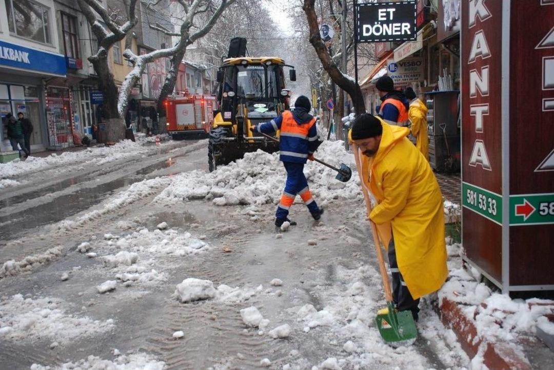 B&uuml;y&uuml;kşehir Kar Timleri G&ouml;rev Başında