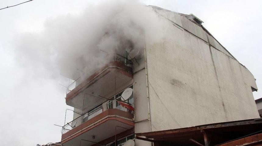 Bir Haftadadır A&ccedil;ık Kalan Elektrikli Isıtıcı Evi Yaktı