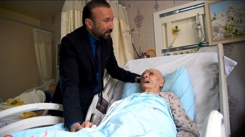 Başkan Doğan 5 Yıl &Ouml;nce Bisiklet Hediye Ettiği Mehmet Dede&rsquo;yi Hastanede Ziyaret Etti