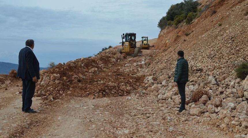 Kaş Bezirgan&rsquo;da Stabilize Yol &Ccedil;alışmaları Başladı