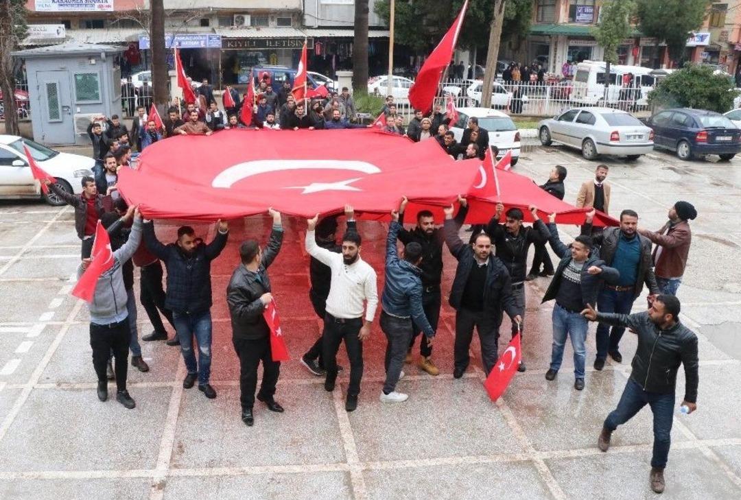 40 Ara&ccedil;lık Konvoyla Gelip Askerlik Şubesine Başvurdular