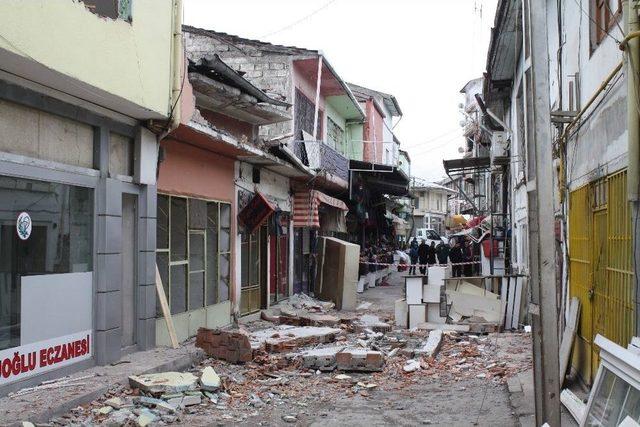 Akrabalarına Yardıma Gitti, Yıkılan Duvarın Altında Can Verdi