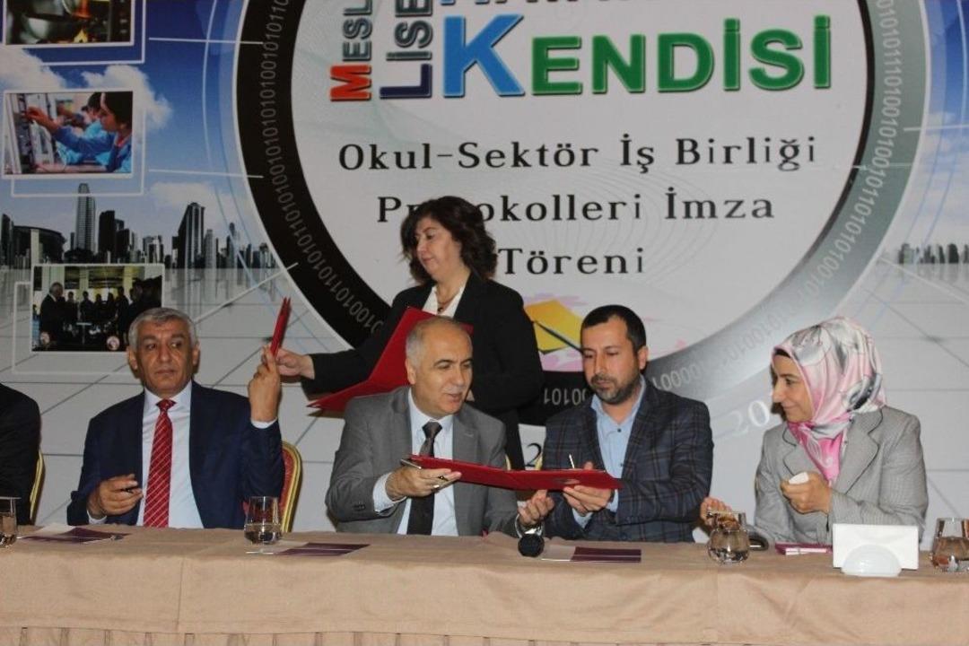 60 İş Adamı İle İşbirliği Protokol&uuml;