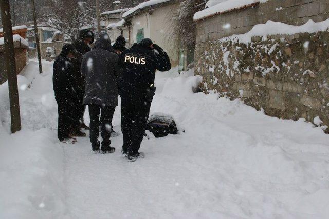 Konya’da Bir Kişi Sokakta Kar Altında Ölü Bulundu