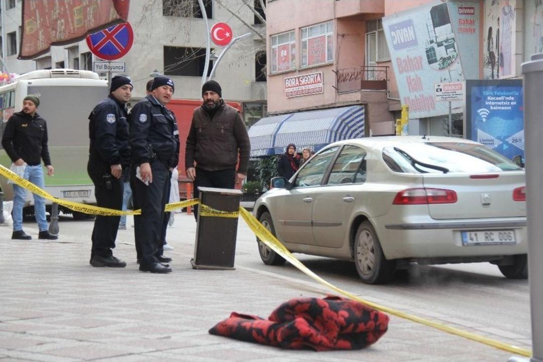 Sokakta Yaşayan Kimsesiz Şahsı Silahla Vurdular