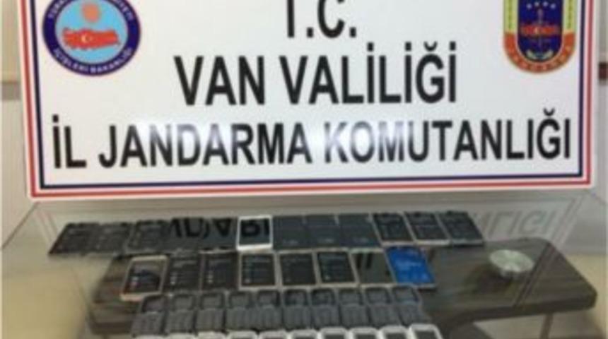 Jandarmadan Ka&ccedil;ak Cep Telefonu Operasyonu