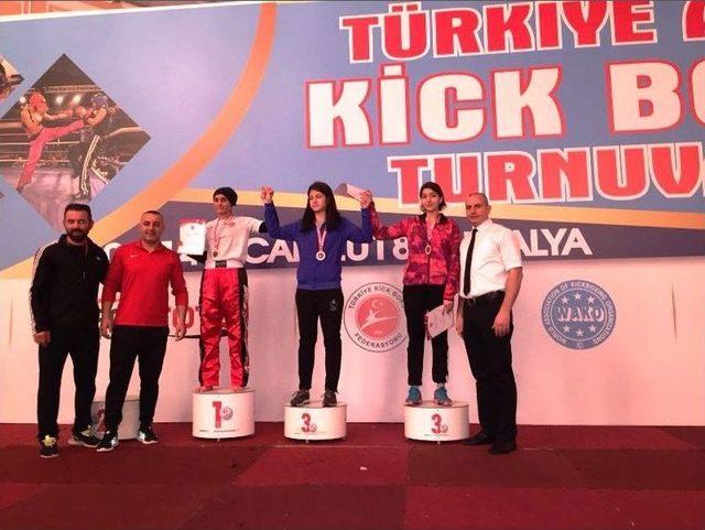 Ağrı’da Kick Boks Dalında Öykü Çağla Alıcıaslan Madalya Kazan İlk Sporcu Oldu