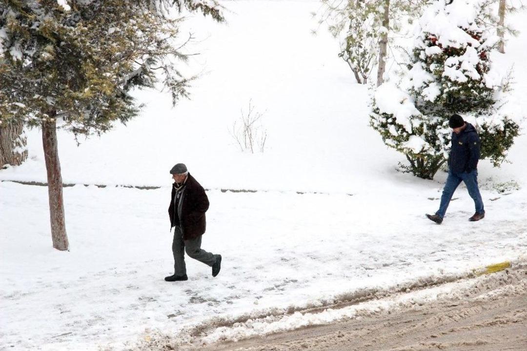 Karaman&rsquo;da 93 K&ouml;y Yolu Ulaşıma Kapandı