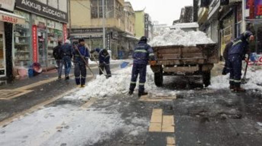 Develi&rsquo;de Kar Temizleme Seferberliği