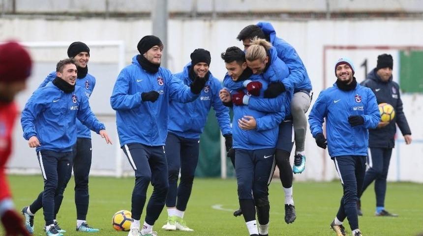 Trabzonspor, Fenerbah&ccedil;e Ma&ccedil;ı Hazırlıklarını S&uuml;rd&uuml;rd&uuml;