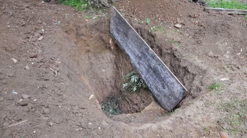 Zeytin Tarlasında Define Aradılar