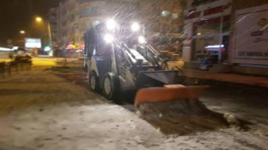Niğde Belediyesi Karla Mücadeleye Devam Ediyor