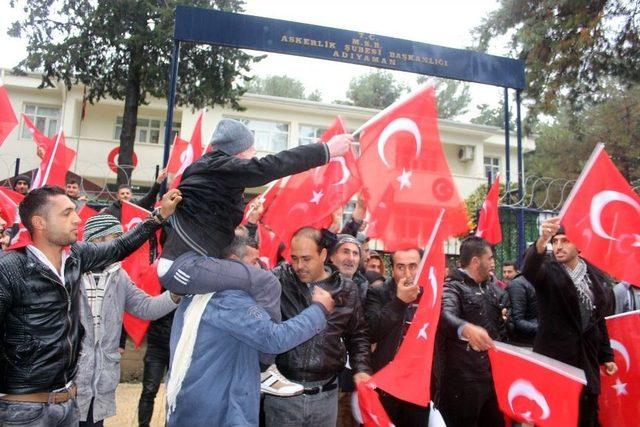 Suriyeliler Afrin’de Gönüllü Asker Olmak Dilekçe Verdi