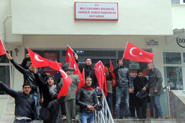 Suriyeliler Afrin’de Gönüllü Asker Olmak Dilekçe Verdi