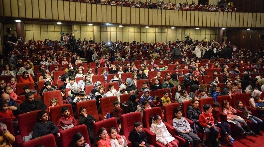 Yıldırımlı &Ccedil;ocuklar Tiyatroya Doydu