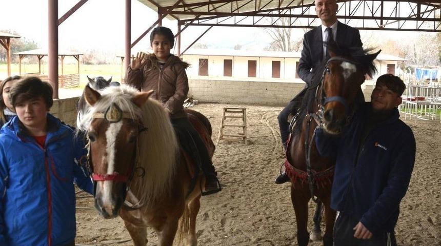 Sarayk&ouml;y&rsquo;de &Ouml;ğrencilere Karne Hediyesi